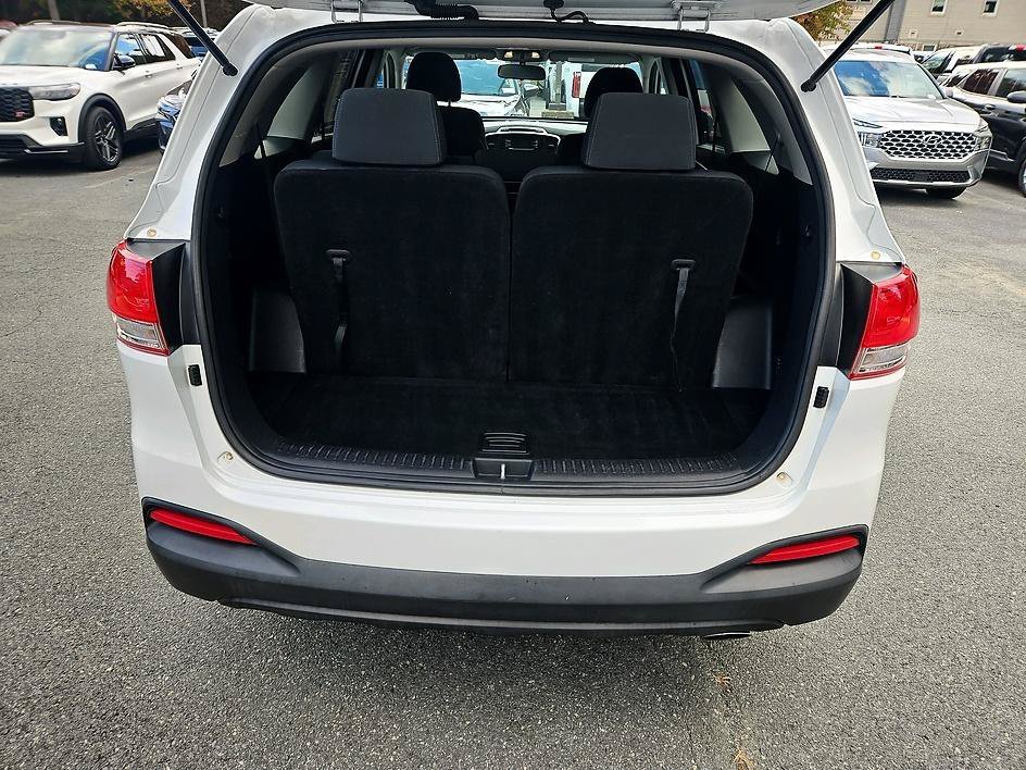 Used 2018 Snow White Pearl Kia LX V6 image 2