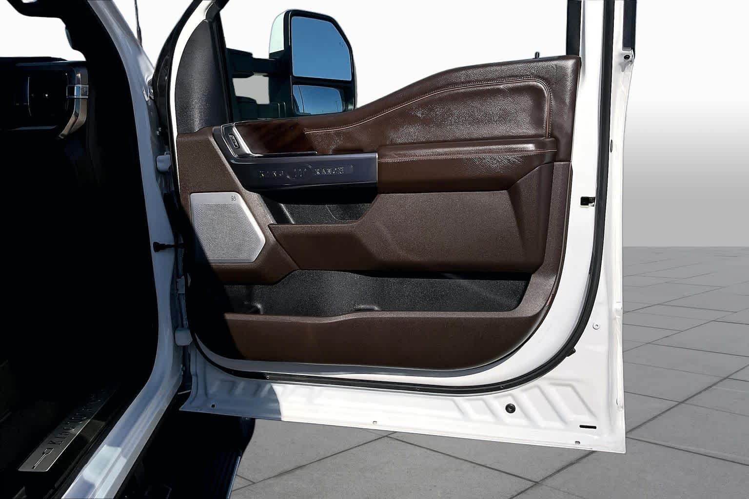 Used 2023 Star White Metallic Tri-Coat/Stone Gray Ford King Ranch image 21