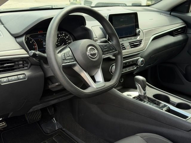 Used 2025 Black Nissan 2.5 SV image 16