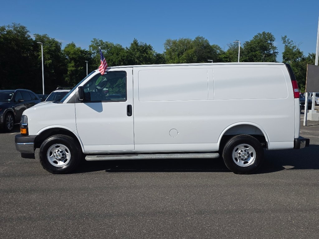 Used 2025 Summit White Chevrolet Work Van image 13