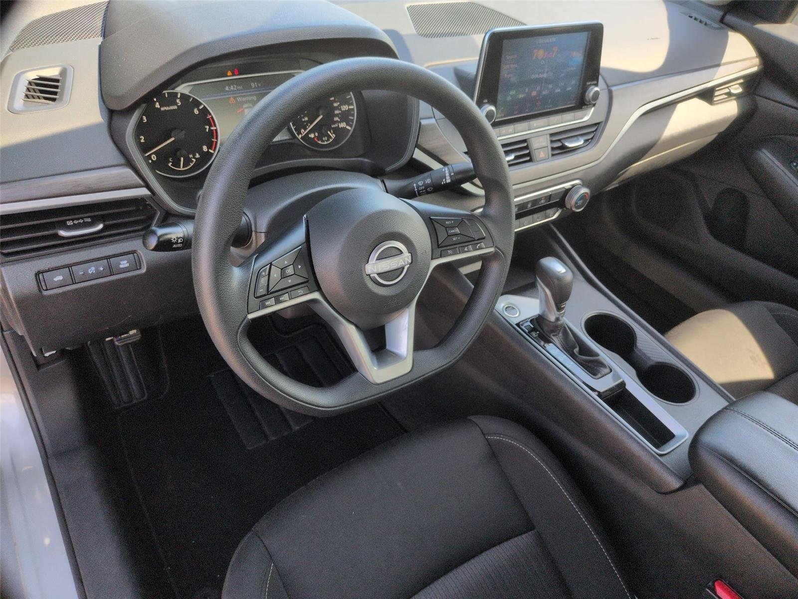 Used 2025  NISSAN SV image 19