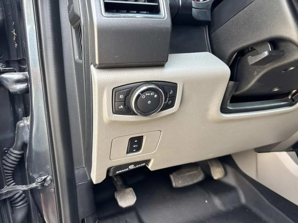 Certified Used 2020 Magnetic Metallic Ford XLT image 20