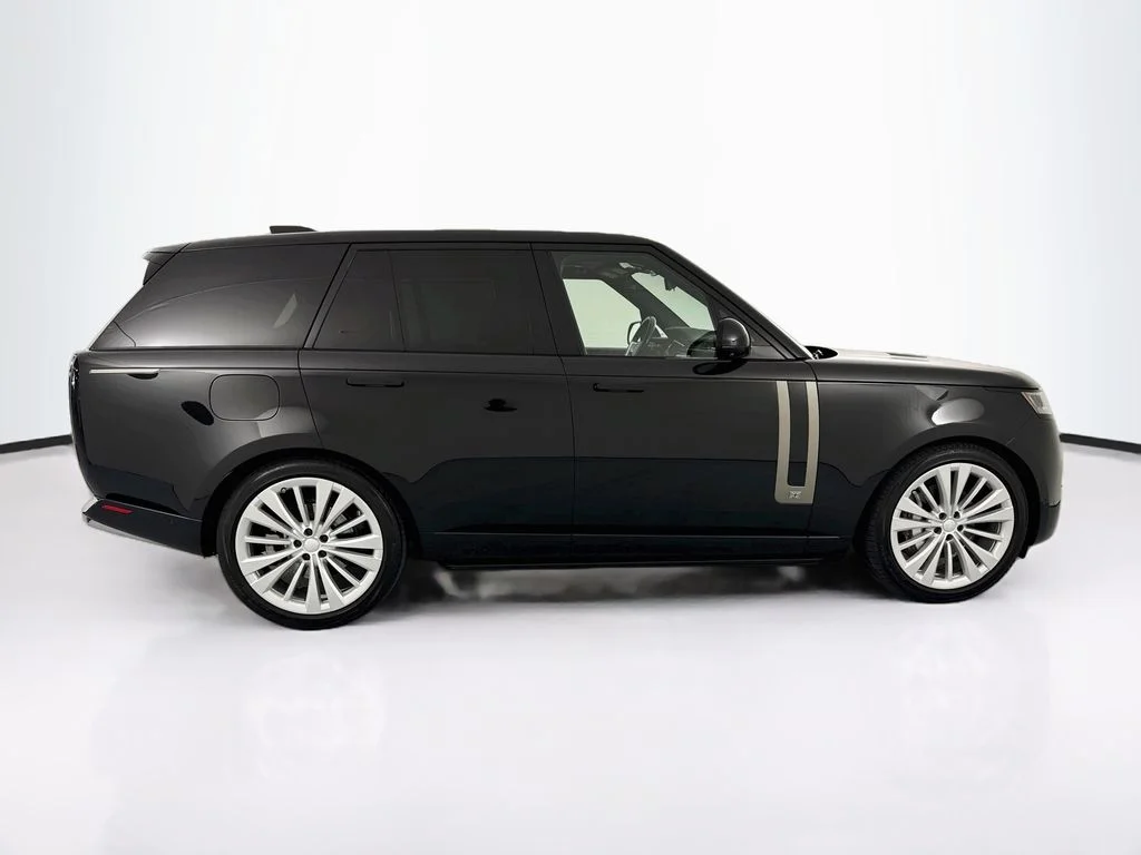 Used 2024 Black Land Rover SE image 4