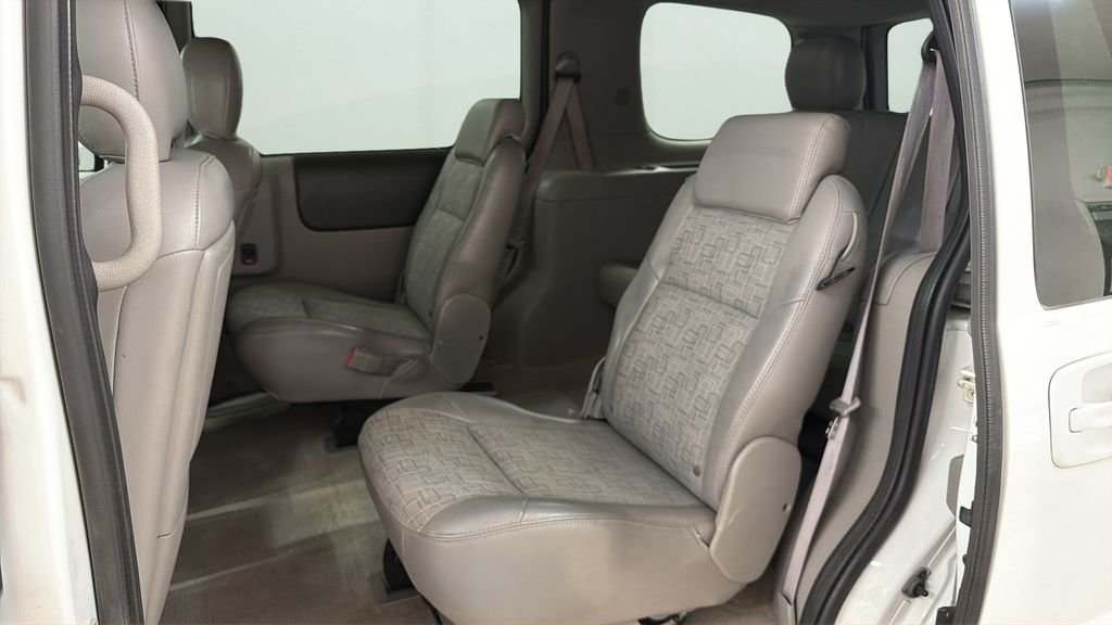 Used 2006 White Pontiac Base image 14