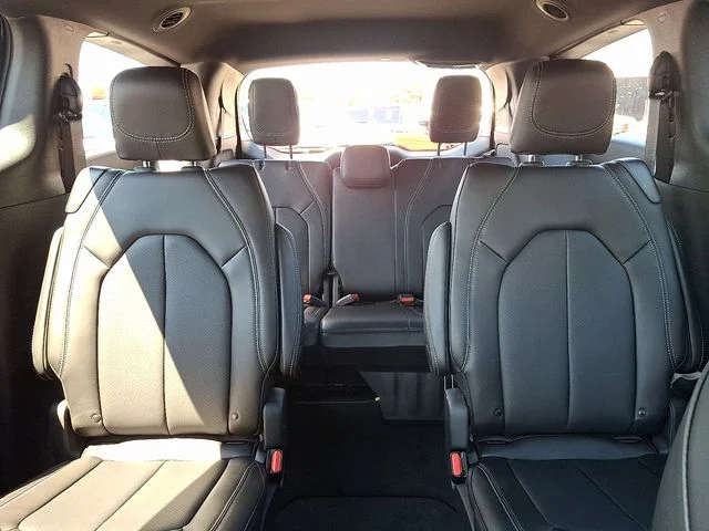 2026 Chrysler Voyager LX - Photo 13
