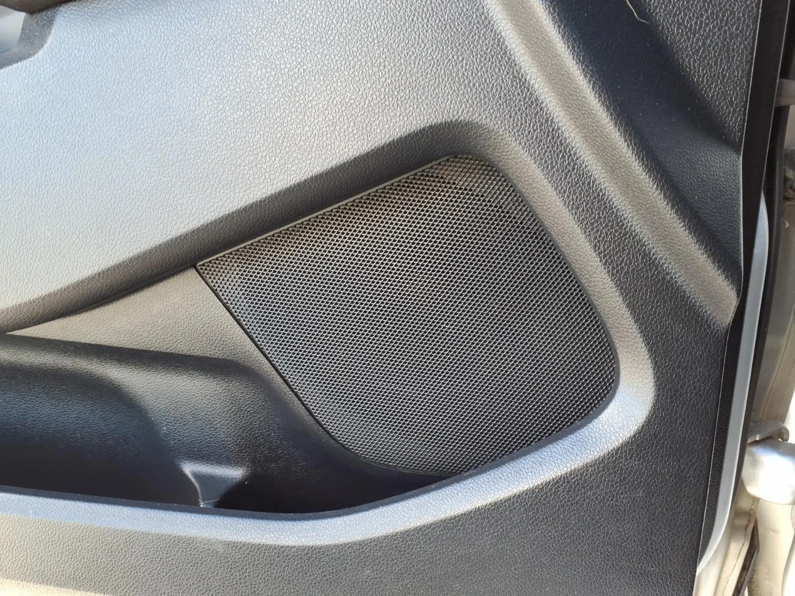 Used 2017 Ingot Silver Ford XLT image 5