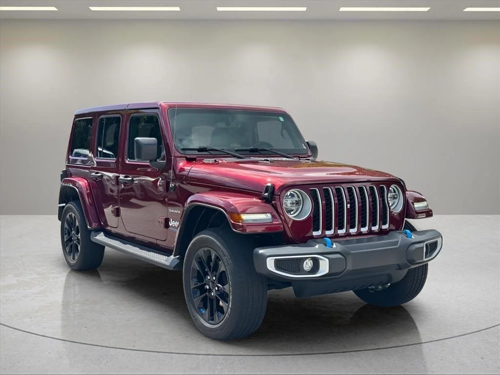 Used 2022 Snazzberry Pearlcoat Jeep Unlimited Sahara image 7