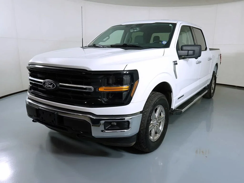 Used 2024 Oxford White Ford XLT image 4