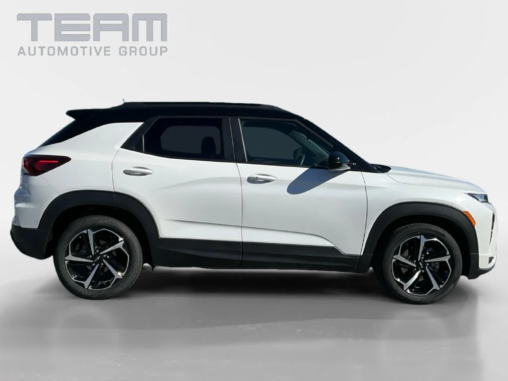 Used 2023 IRIDESCENT PEARL TRICOAT Chevrolet RS image 8
