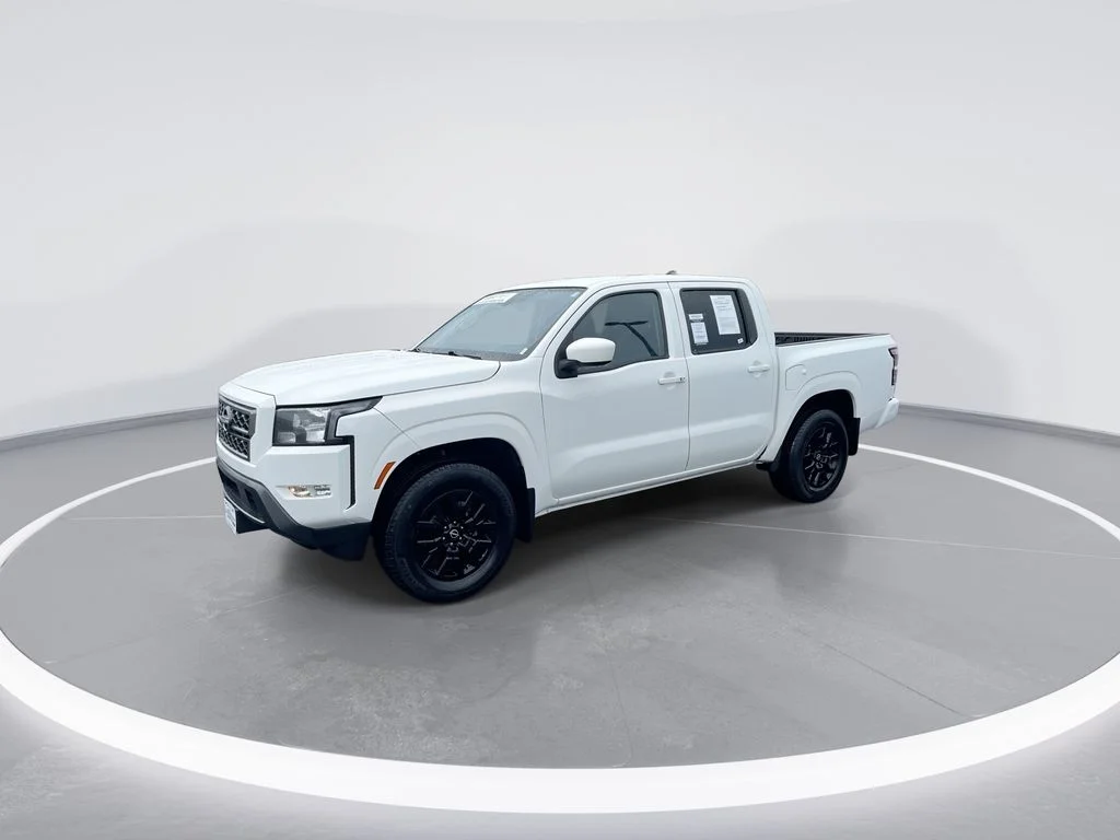 Used 2022 White Nissan SV image 4