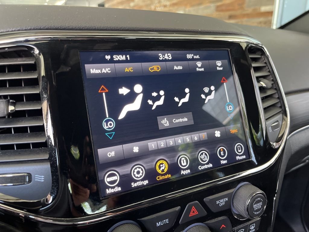 Used 2021 Diamond Black Jeep Limited image 32