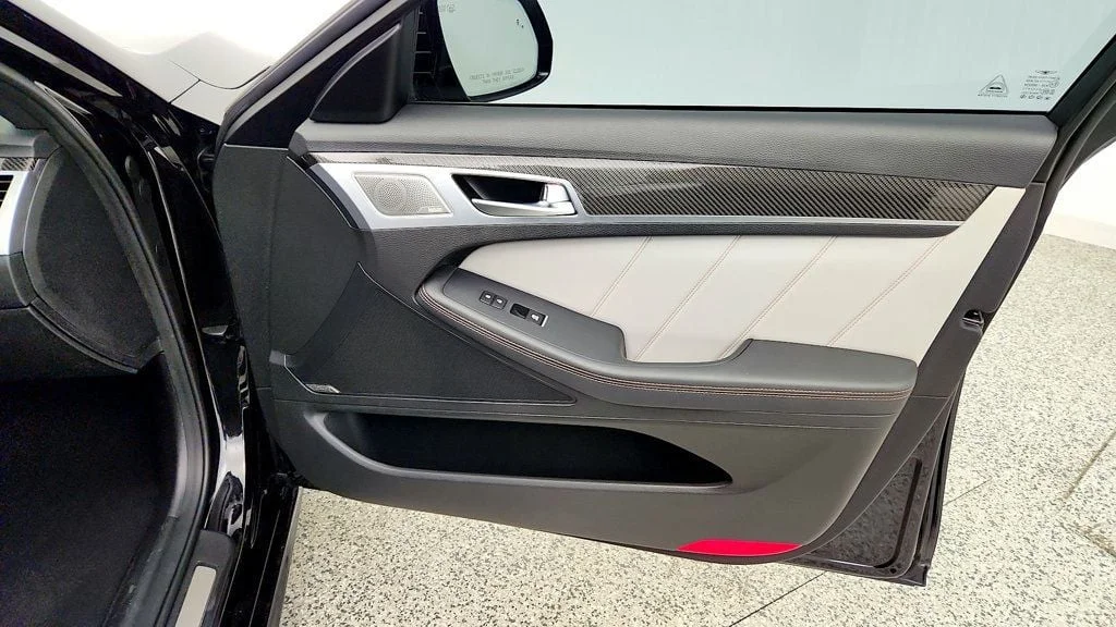 Used 2018 Victoria Black Genesis 3.3T Sport RWD image 27