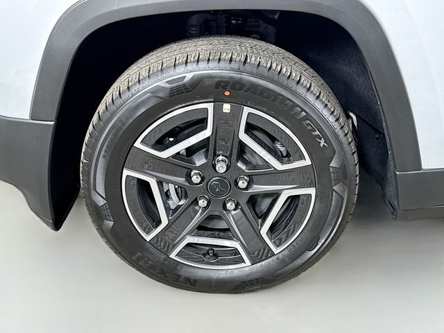 New 2026 Silver Zynith Clear-Coat Exterior Paint Jeep Laredo image 28