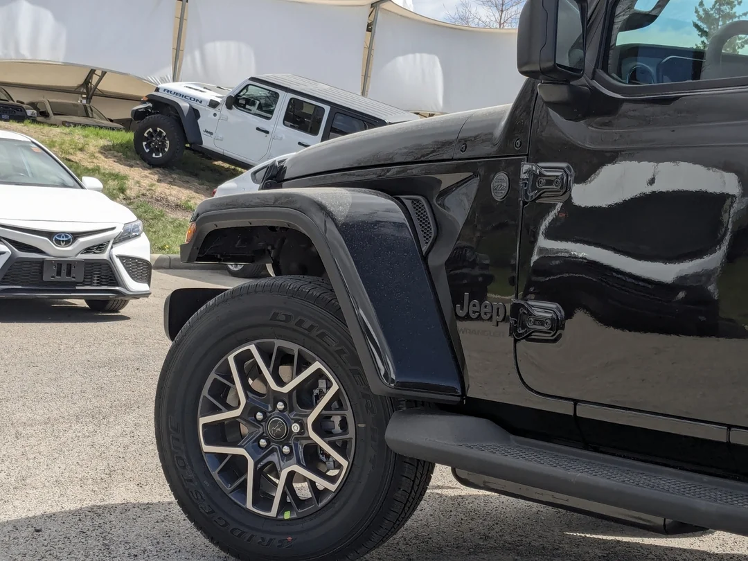New 2026 Black Jeep Sahara - - 4x4 - Body- Color Top - Side Steps - 2.0L Turbo - Remote Start & More! image 9