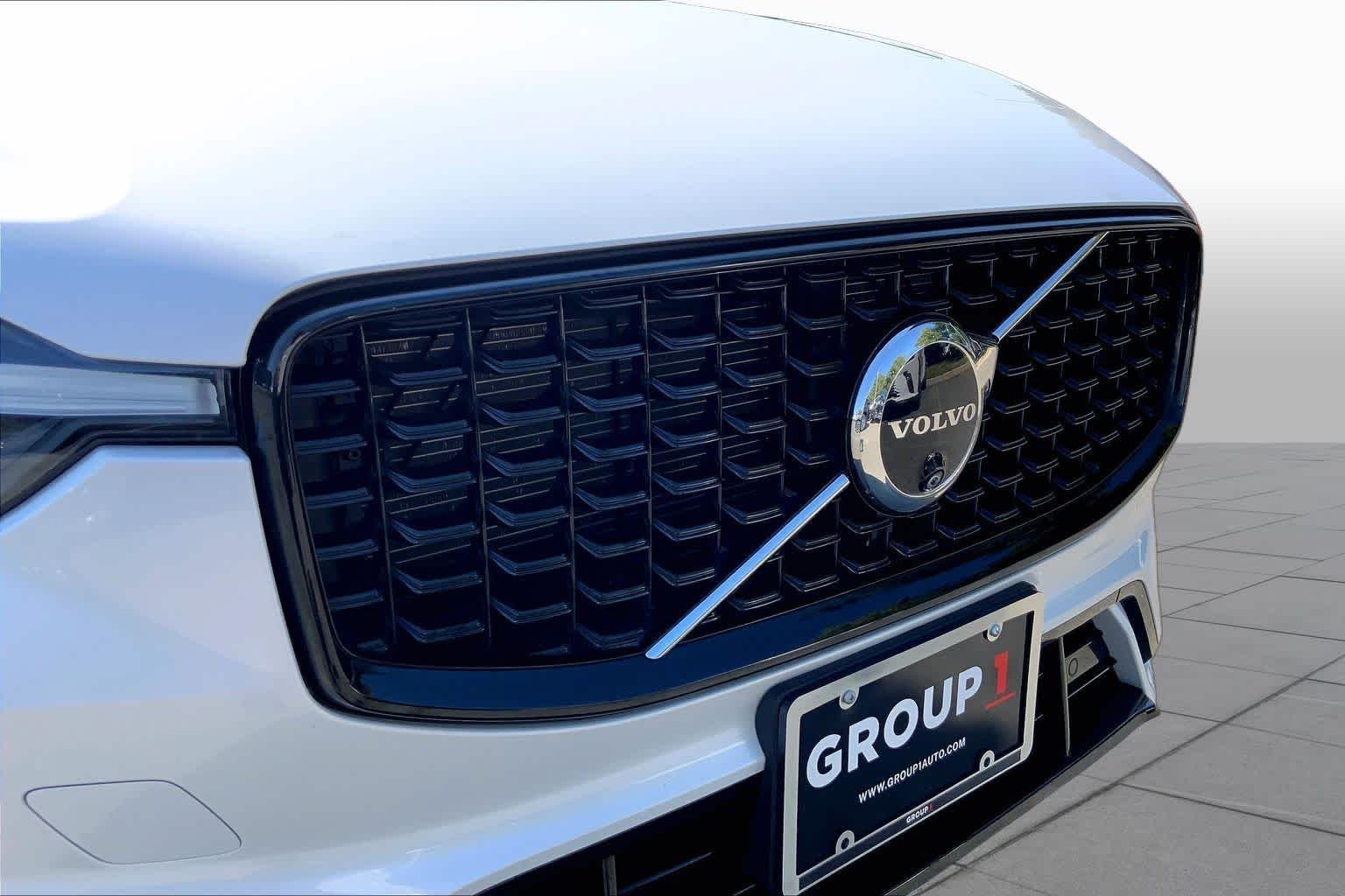 Used 2024 Crystal White Metallic Volvo Ultimate Dark Theme image 30