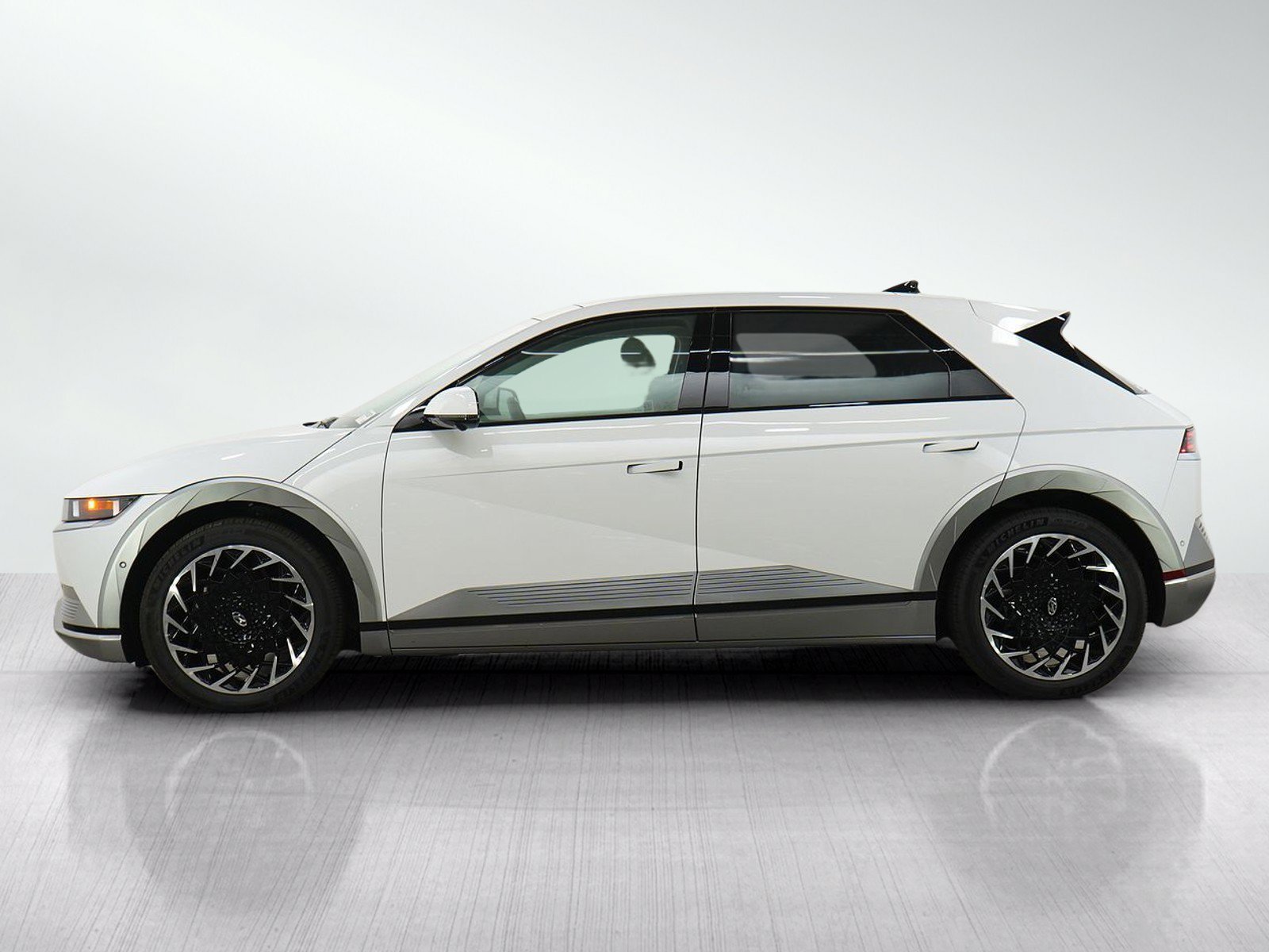 Certified 2024 Hyundai IONIQ 5 Limited with VIN KM8KRDDF0RU278452 for sale in Minneapolis, MN
