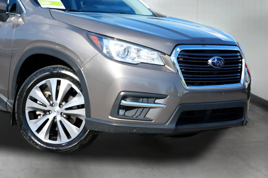 Used 2022 Brilliant Bronze Metallic Subaru Limited image 3