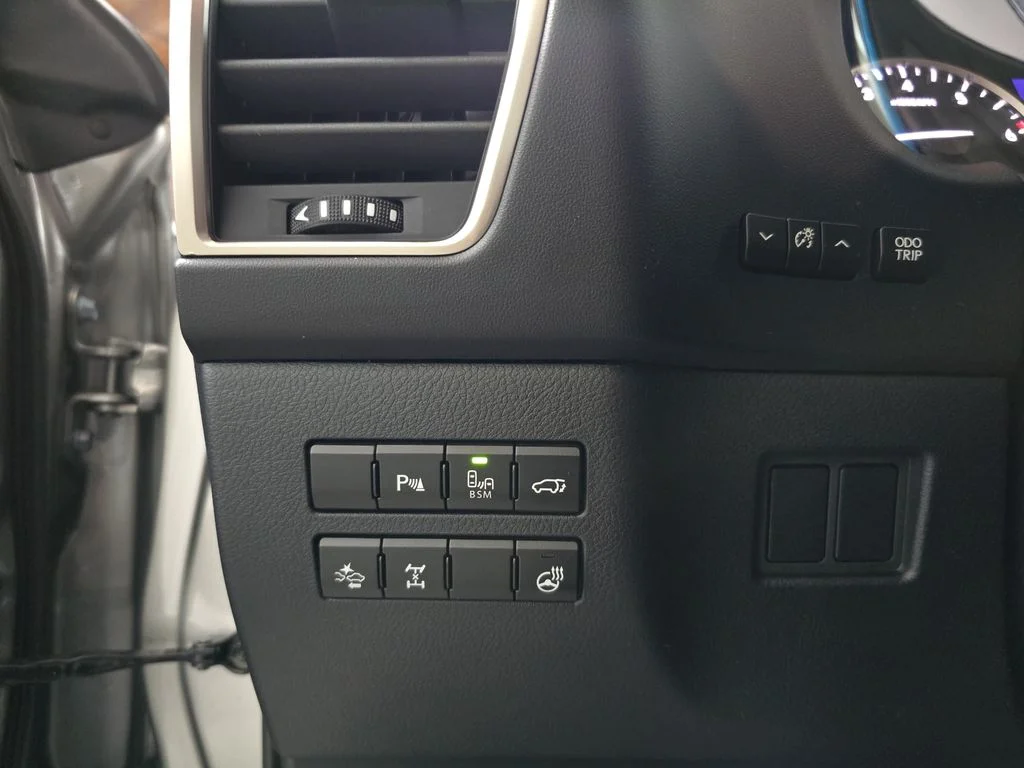 Used 2017 Silver Lexus 200t image 27