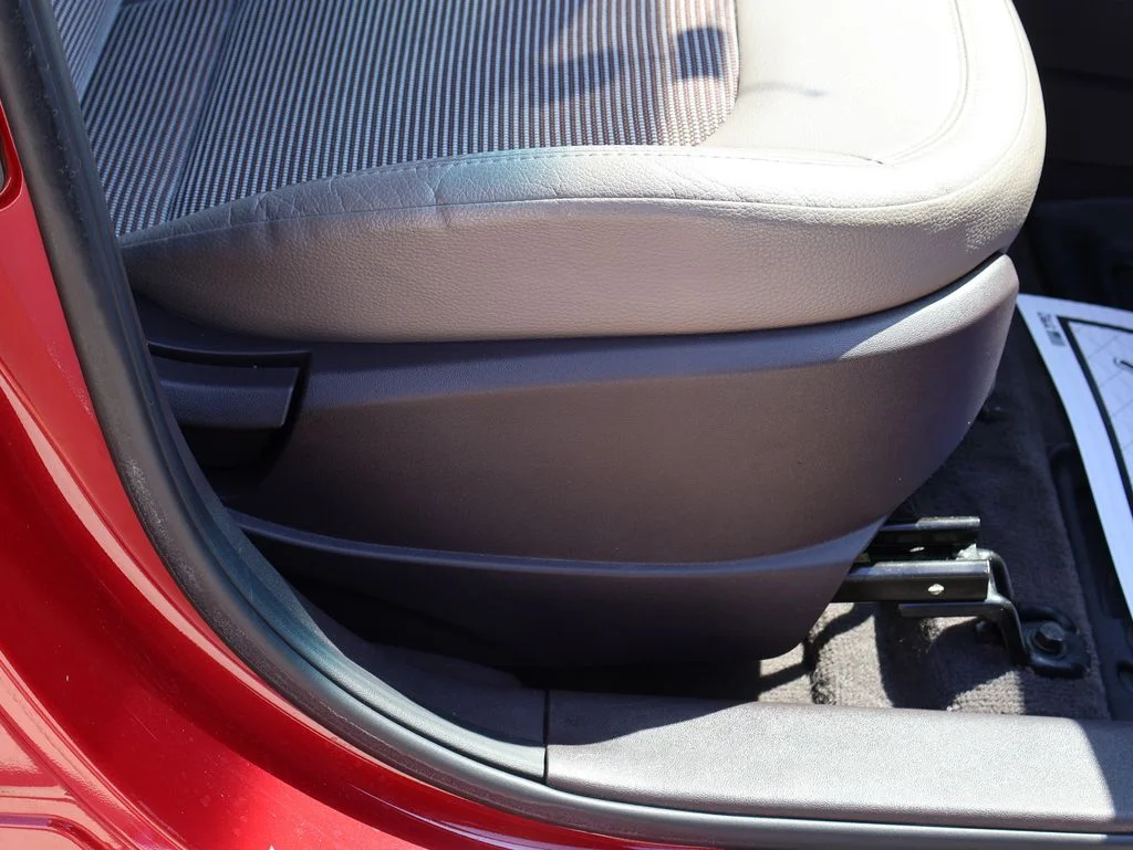Used 2013 Garnet Red Hyundai GLS image 9