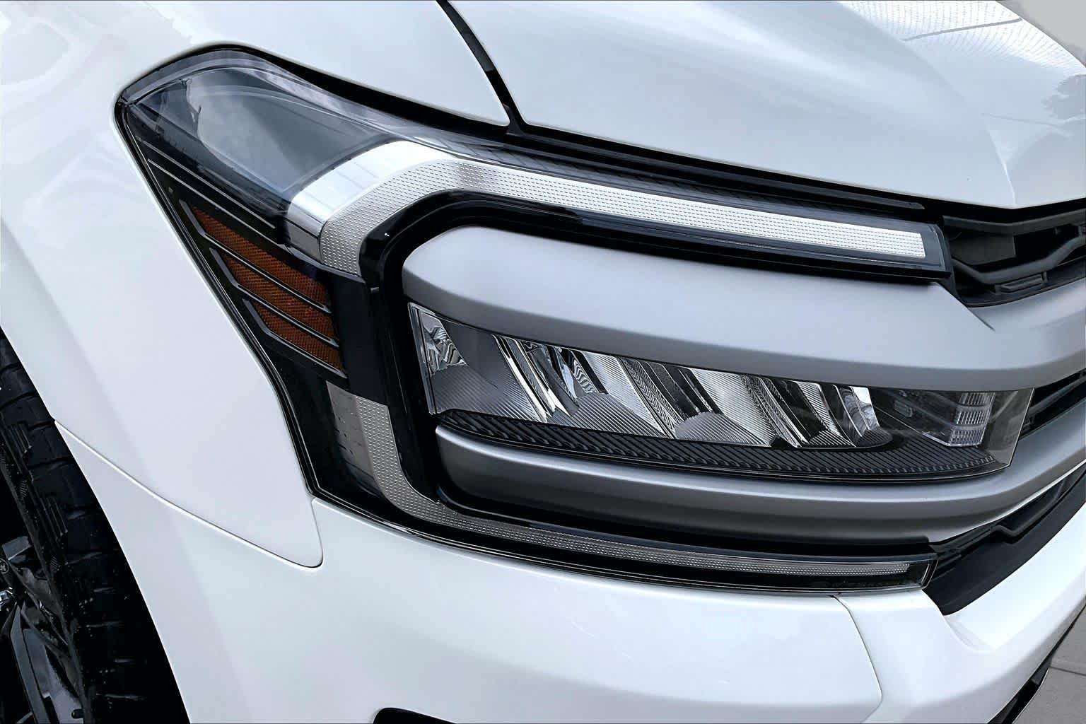 Used 2024 Star White Metallic Tri-Coat Ford XLT image 27