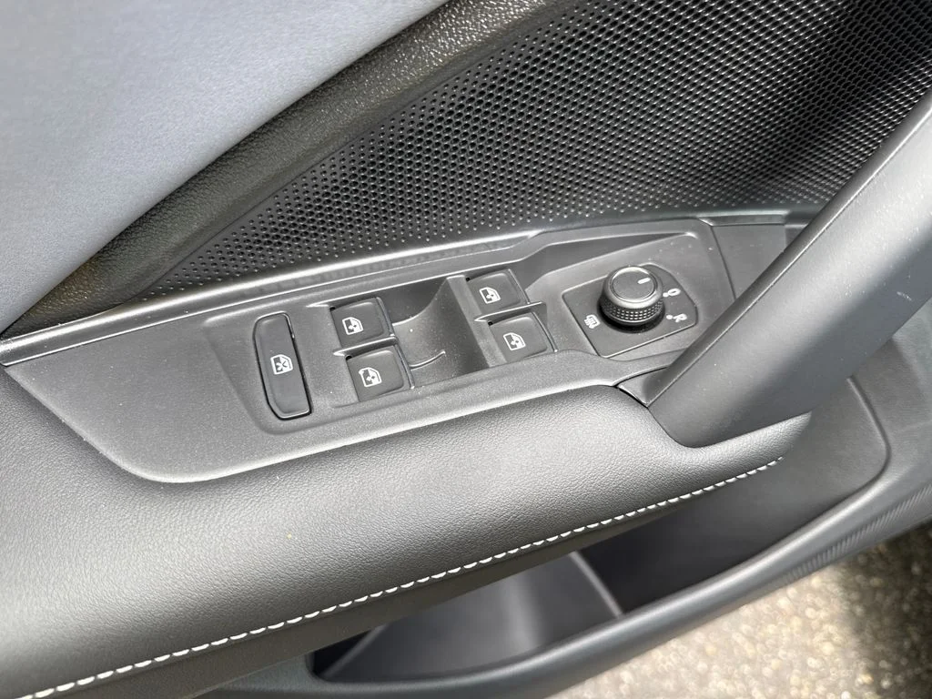 New 2026 Deep Black Pearl Volkswagen SE image 14