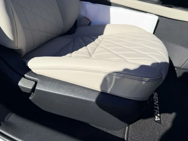 New 2026 Aspen White TriCoat Nissan SL image 9