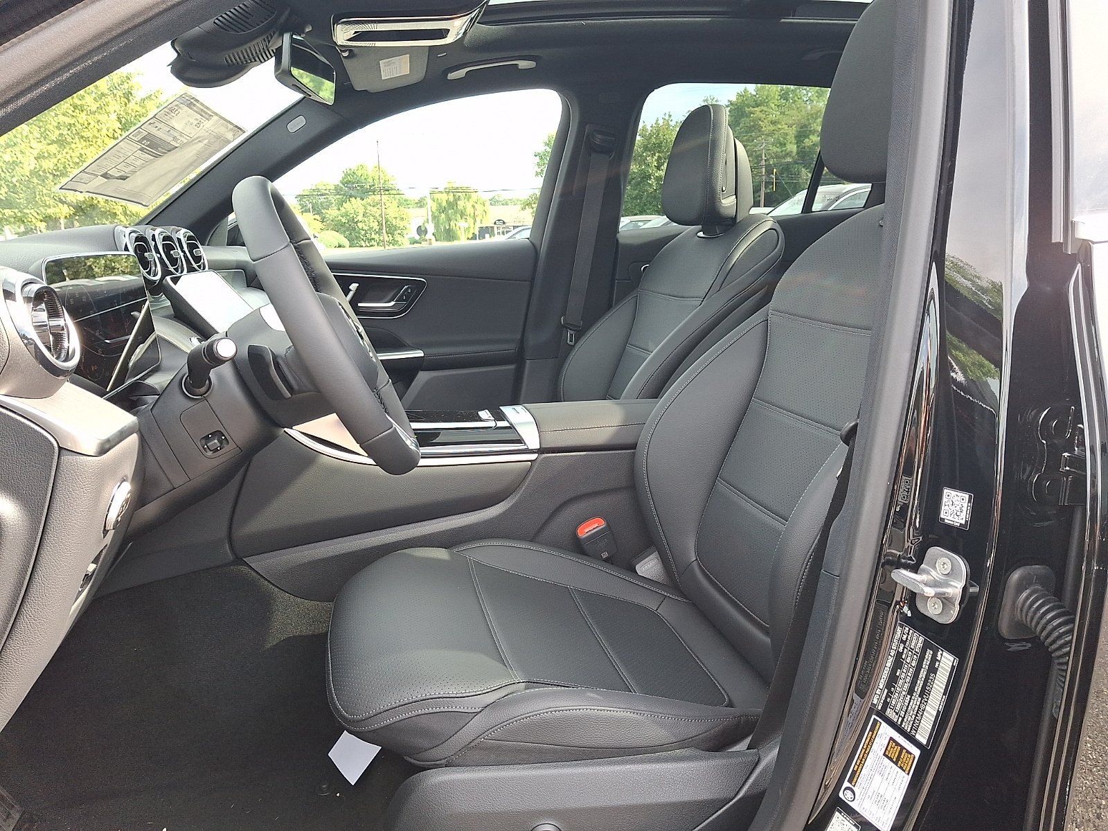 New 2027 Black Mercedes-Benz GLC 300 image 8