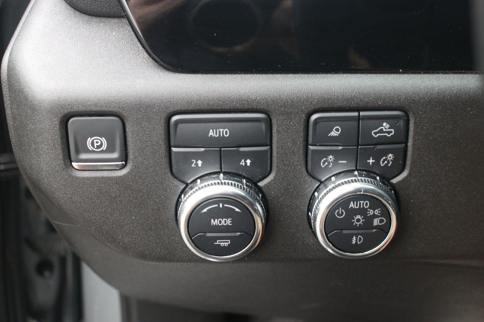 Used 2025 Sterling Metallic GMC SLT image 31