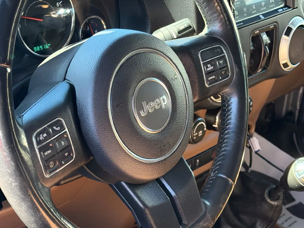 Used 2016 Billet Silver Metallic Clearcoat Jeep Unlimited Rubicon image 15