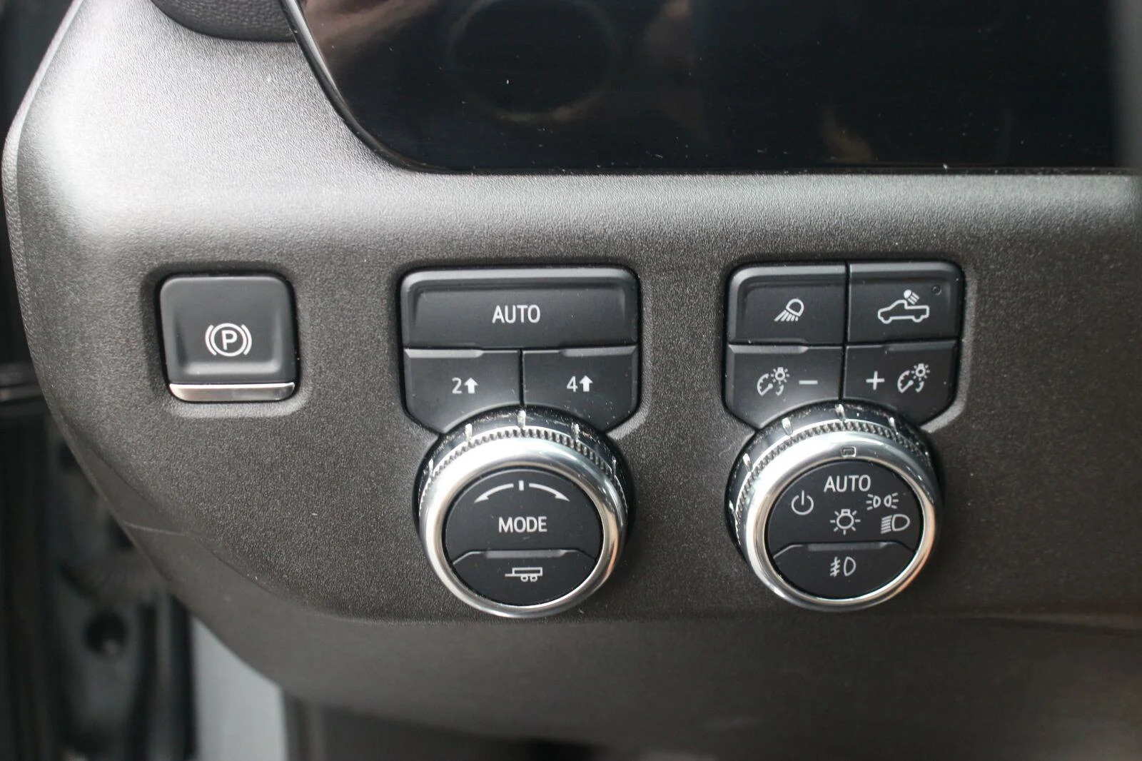 Used 2025 Sterling Metallic GMC SLT image 31