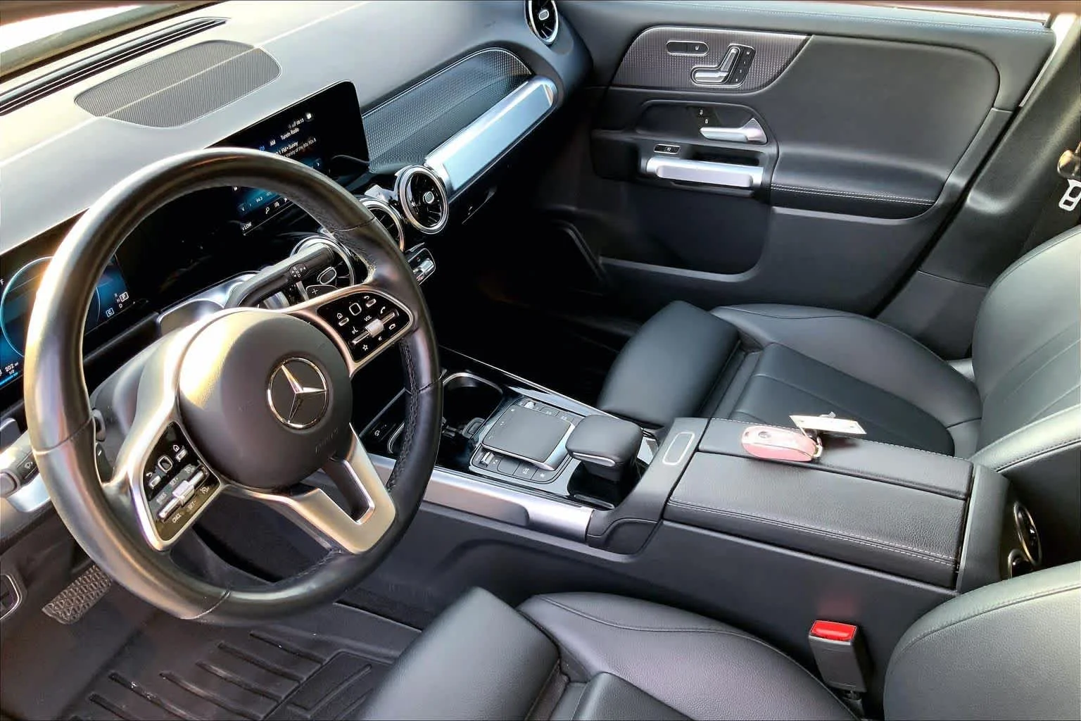 Used 2023 Polar White Mercedes-Benz GLB 250 image 16
