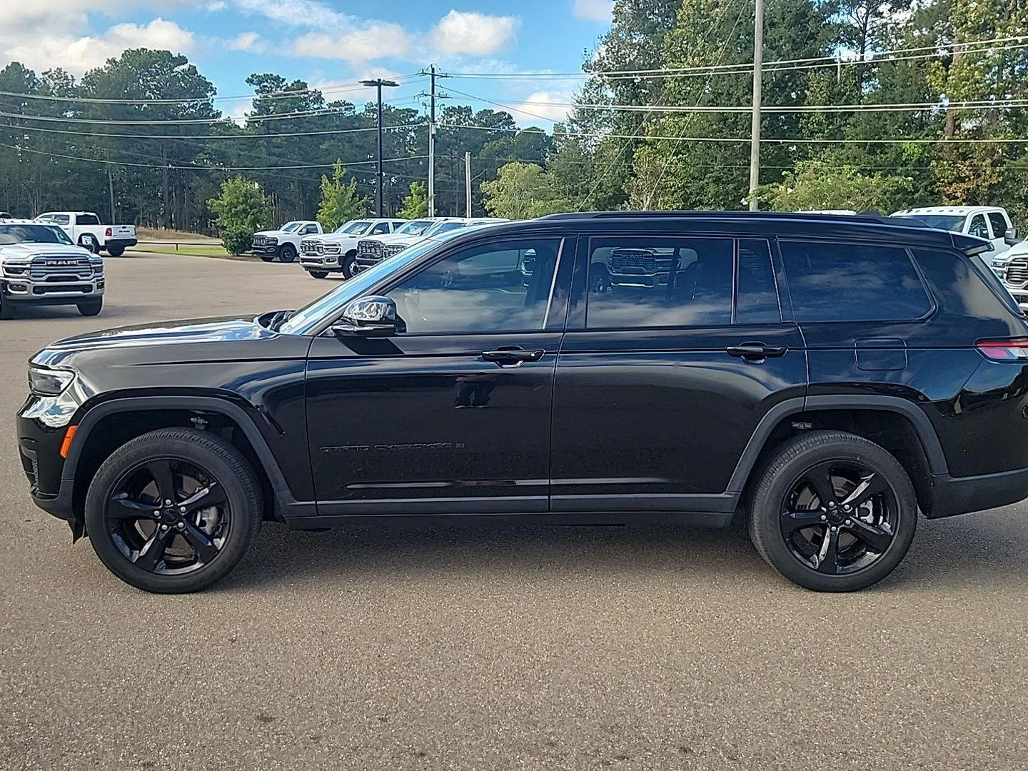 Used 2023 Silver Zynith Jeep Altitude image 2