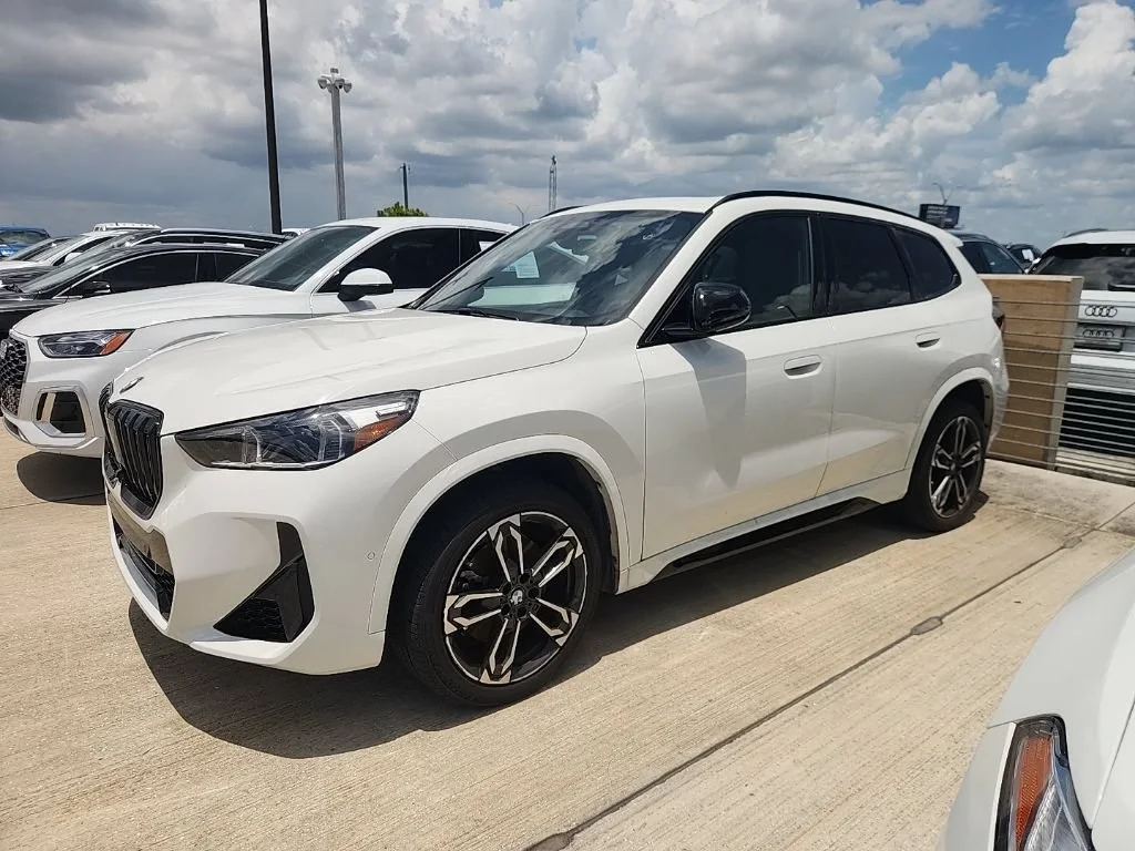 Used 2023 Alpine White BMW xDrive28i image 1