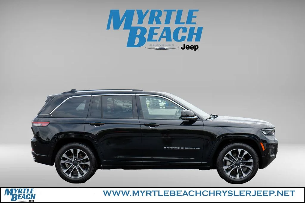 Used 2022 Diamond Black Jeep Overland image 7