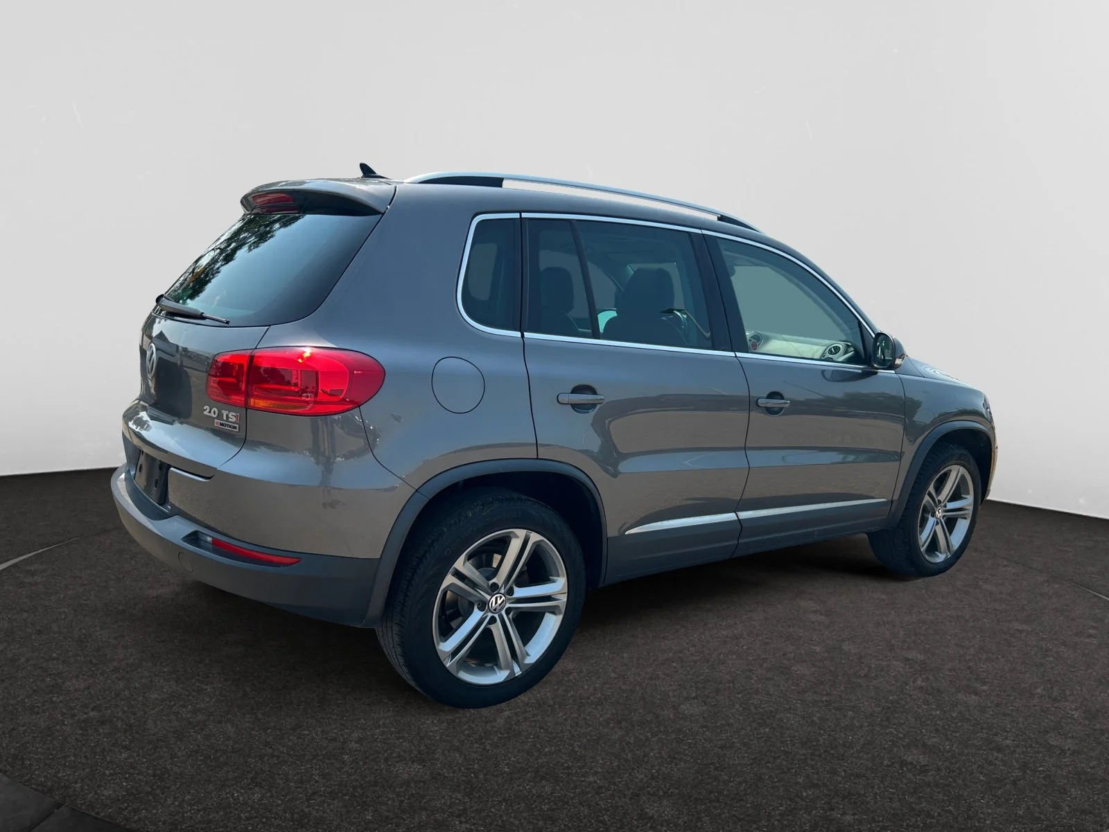 Used 2017 Silver Volkswagen Highline image 5