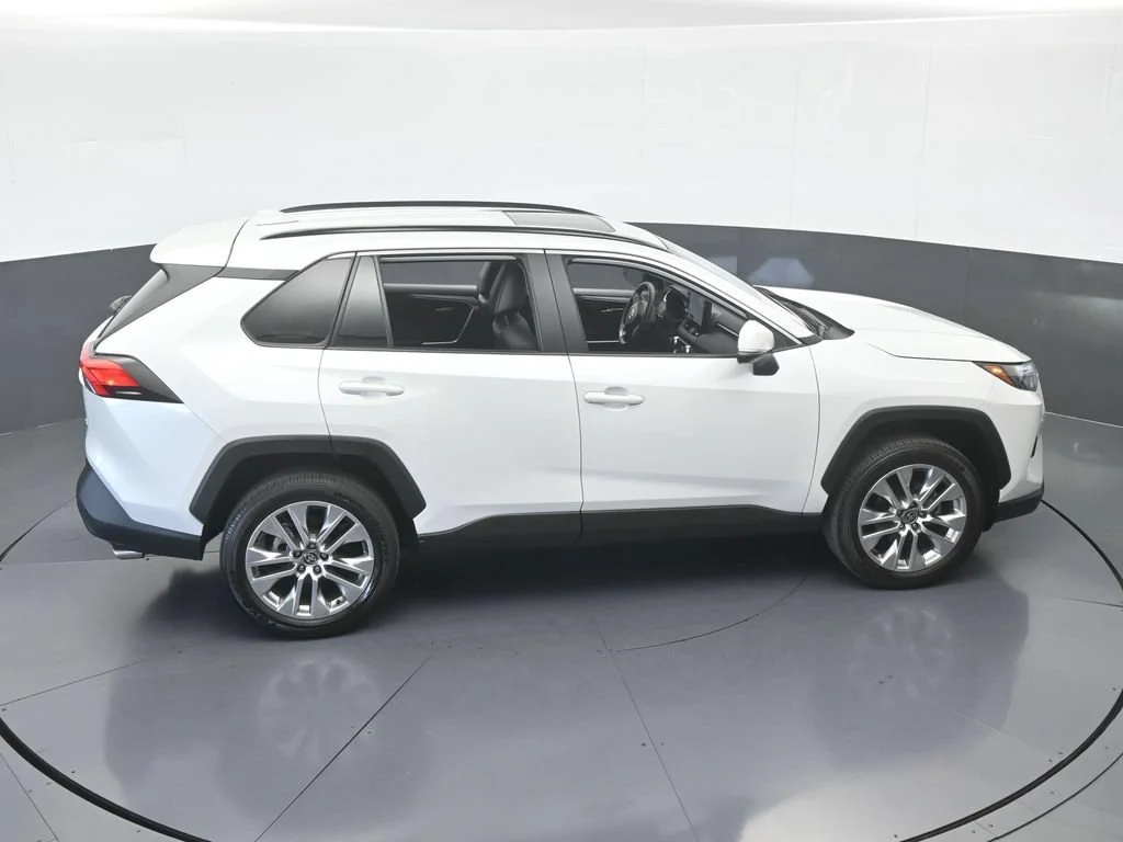 Used 2025 White Toyota XLE Premium image 49