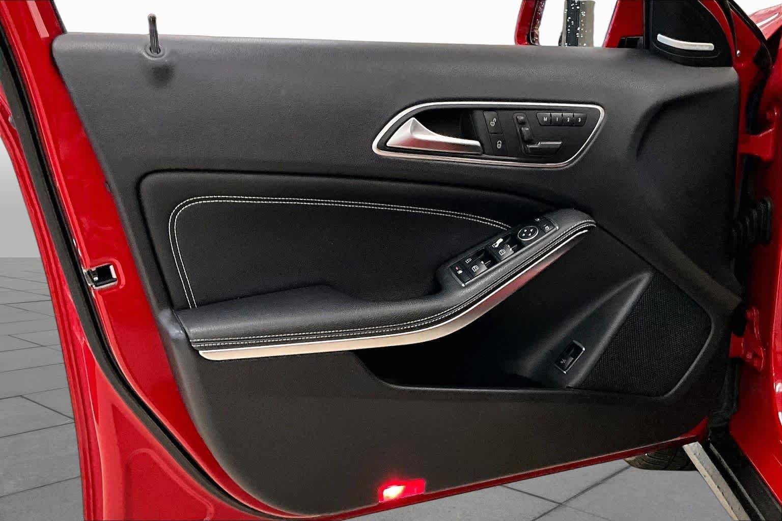 Used 2015 Jupiter Red Mercedes-Benz GLA 250 image 20