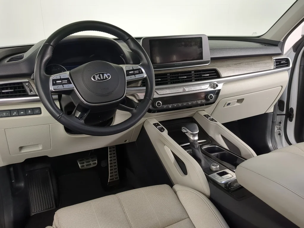 Used 2020 White Kia SX image 13