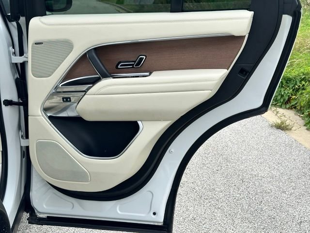 Used 2023 Fuji White Land Rover SE image 23