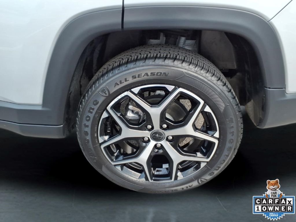 Used 2025 Silver Jeep Limited image 10