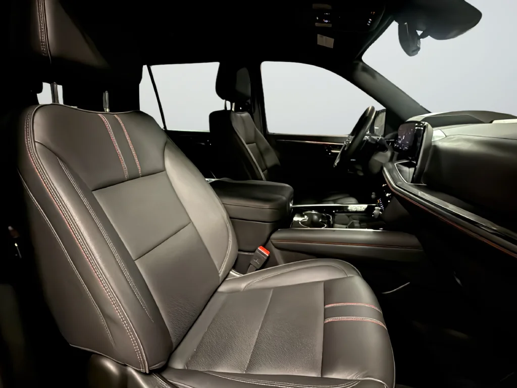 Used 2025 Black Chevrolet RST image 27