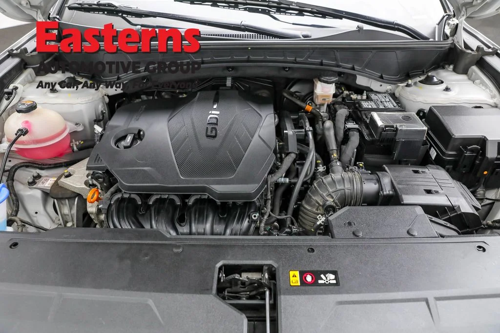 Used 2023 Silver Hyundai SEL image 7