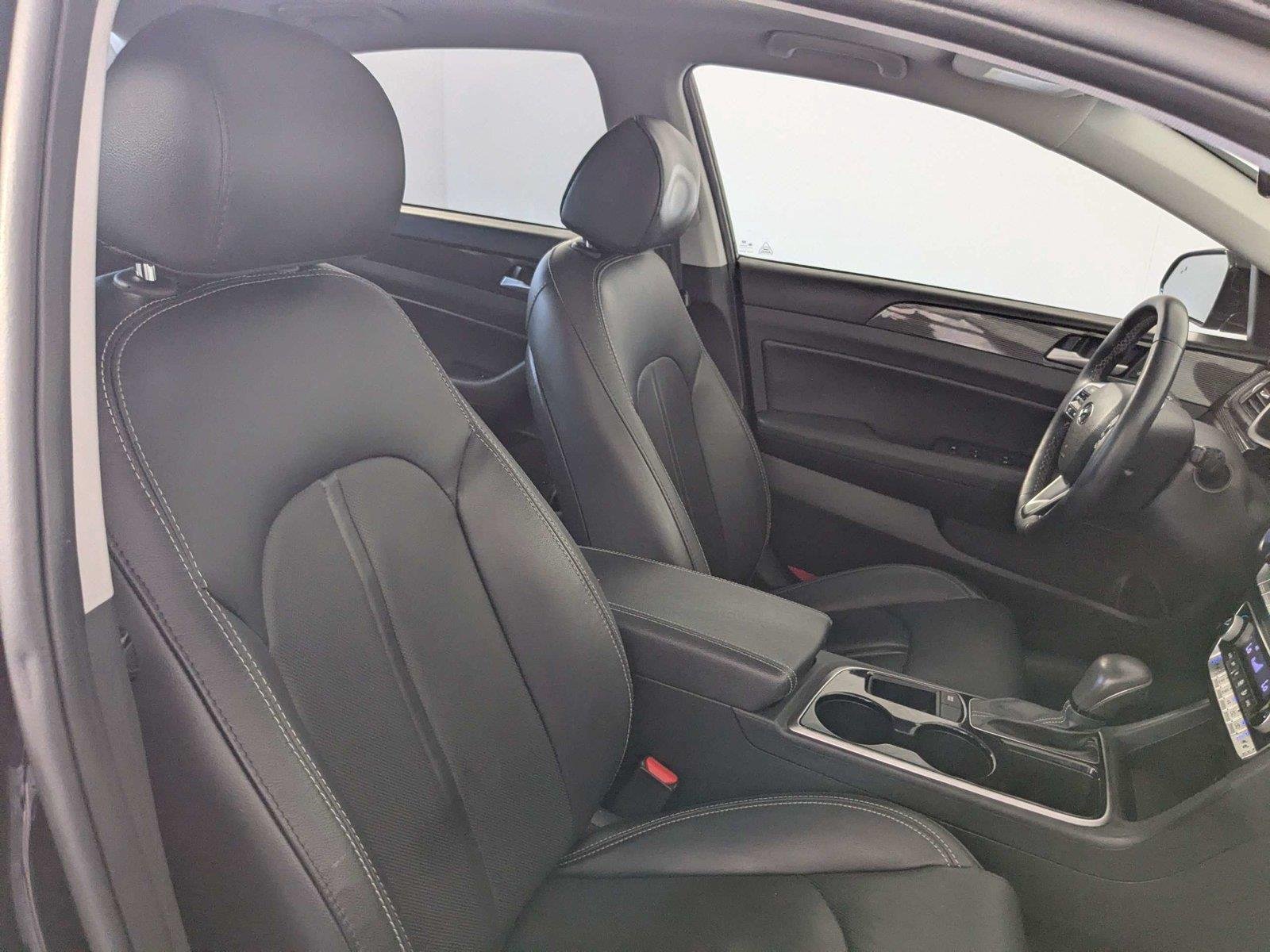 Used 2018 Phantom Black Hyundai Limited image 33