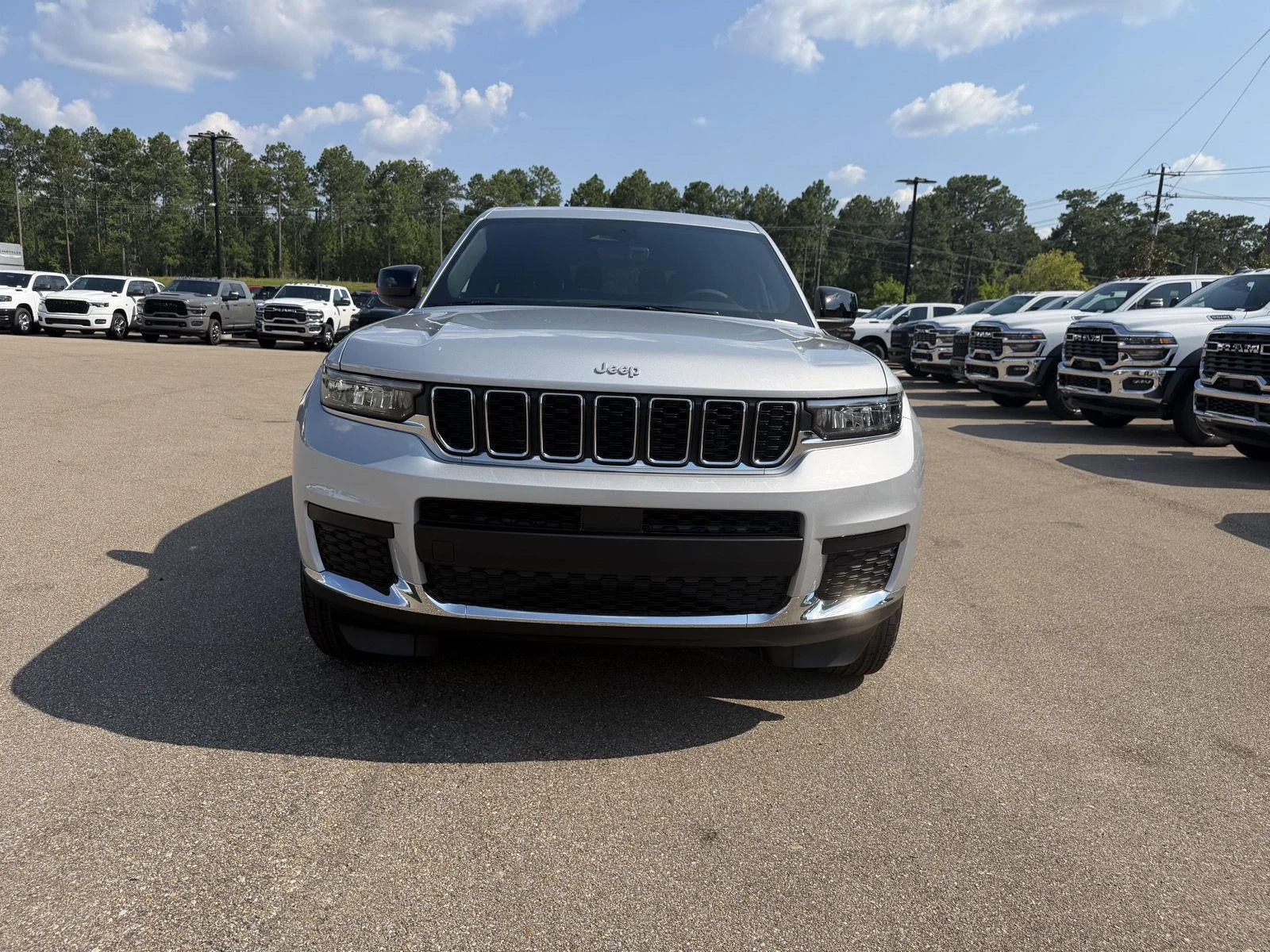New 2026 Silver Zynith Exterior Paint Jeep Laredo image 2