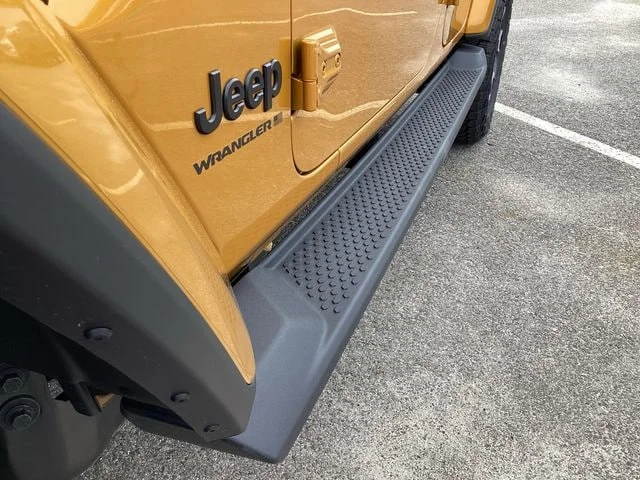 New 2026 Goldilocks Jeep 4-DOOR SAHARA image 17