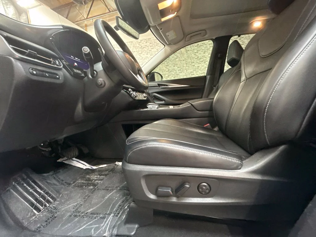 Used 2023 Majestic White INFINITI LUXE image 27