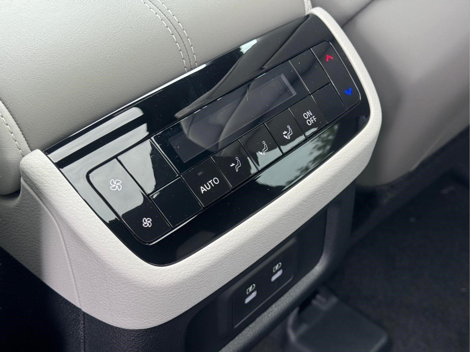 New 2027 RADIANT WHITE INFINITI Luxe AWD image 15
