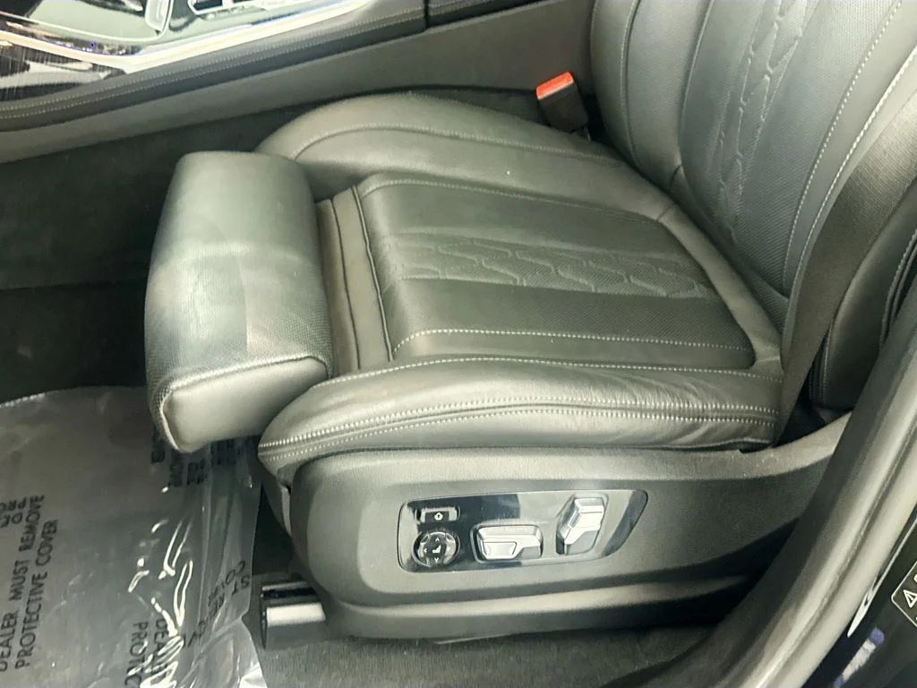 Used 2023 Black BMW xDrive40i image 18