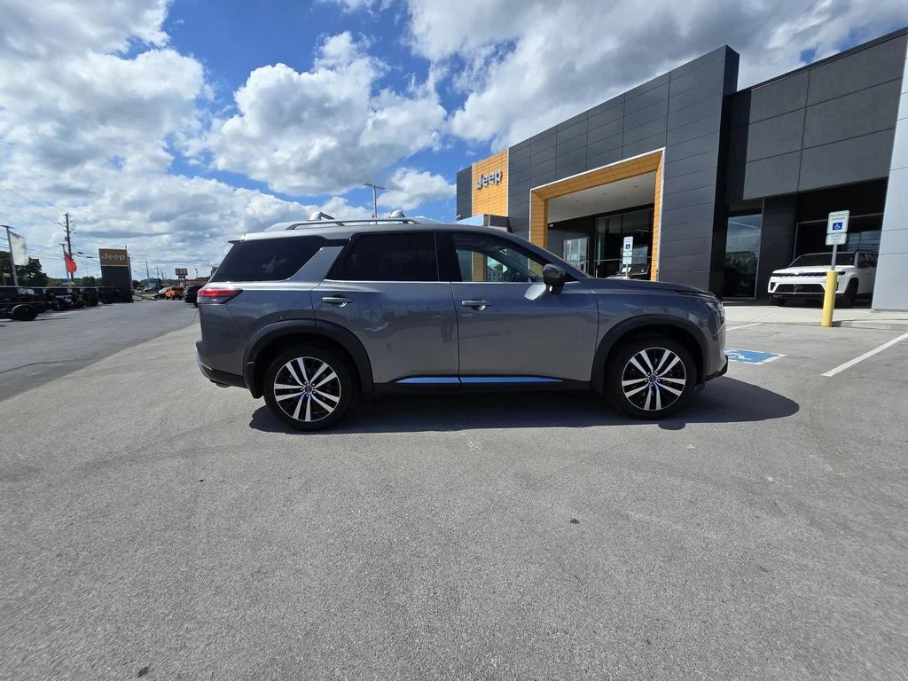 Used 2023 Gun Metallic Nissan Platinum image 8