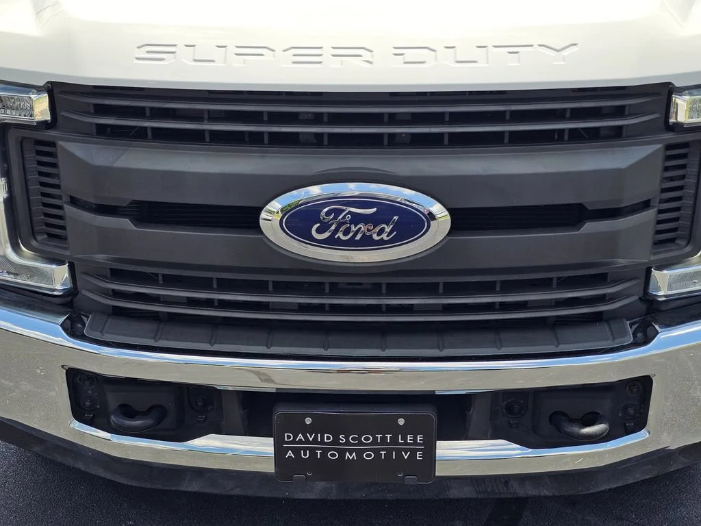 Used 2017 Oxford White Ford XL image 3